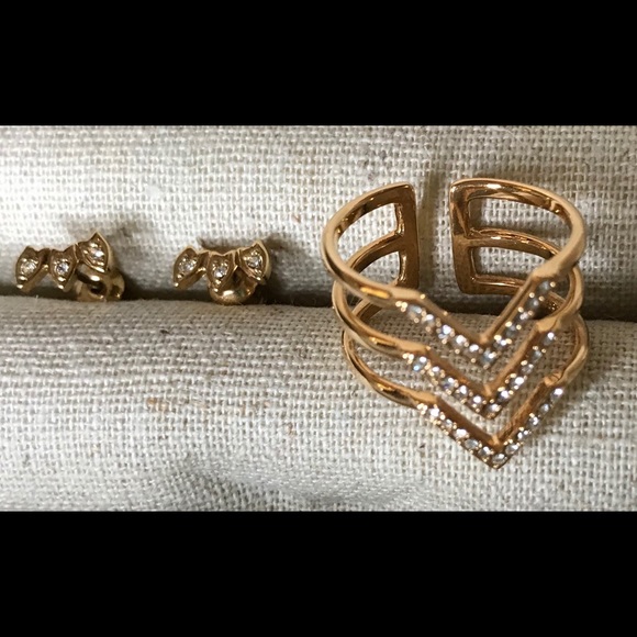 🎉 2 FOR 1 DELICATE MARQUISE STUDS AND SPARKLE RING.🎉 - Picture 3 of 7